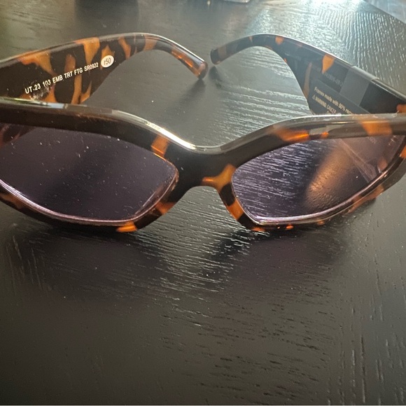 Sunglasses - Picture 3 of 4